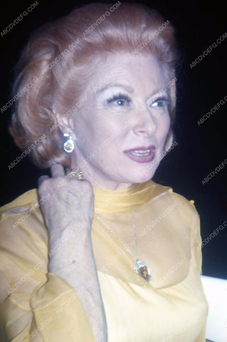 candid Greer Garson arriving at some event 35m-4475