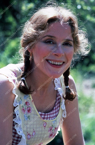 Joan Hackett outdoors portrait 35m-4867