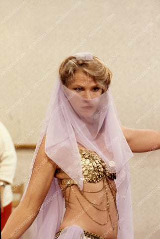 Mariette Hartley in sexy belly dancer outfit 35m-5003