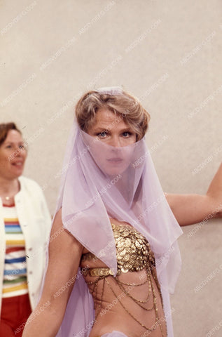 Mariette Hartley in sexy belly dancer outfit 35m-5004