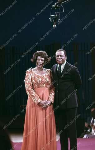Mahalia Jackson singing away on TV The Flip Wilson Show 35m-5338