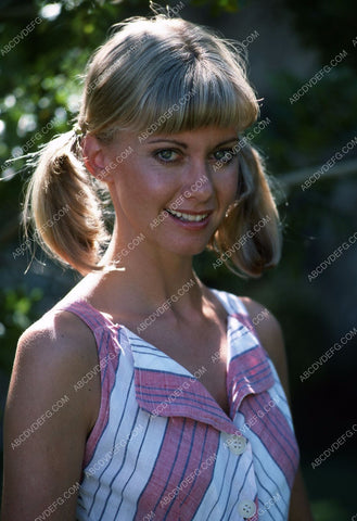 beautiful Olivia Newton-John outdoors portrait 35m-5381