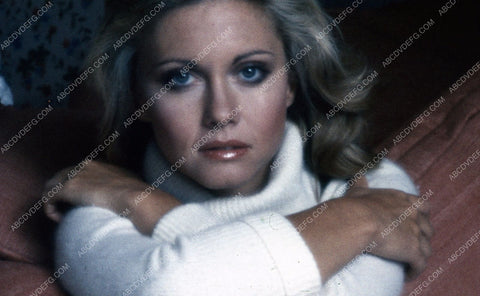 beautiful Olivia Newton-John portrait 35m-5390