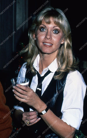 candid Olivia Newton-John at some event 35m-5404