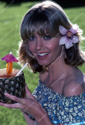 Olivia Newton-John and pineapple fruity drink 35m-5469