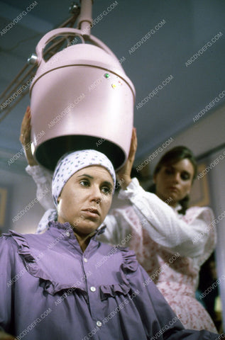 Julie Kavner under hairdryer TVM Revenge of the Stepford Wives 35m-5556