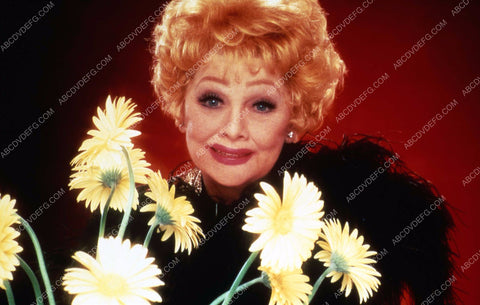 Lucille Ball and som flowers 35m-5672