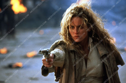 Sharon Stone w six shooter film The Quick and the Dead 35m-5809