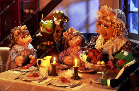 Miss Piggy Kermit the Frog film The Muppets Christmas Carol 35m-7062