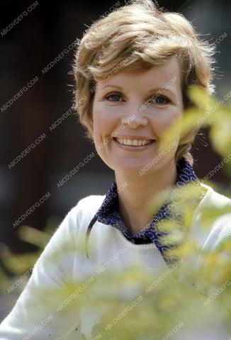 Marlyn Mason outdoors portrait 35m-7892