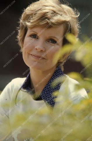 Marlyn Mason outdoors portrait 35m-7894