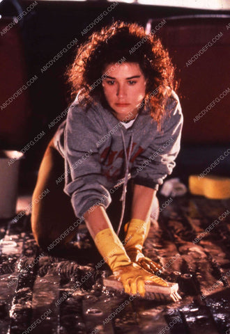 Demi Moore cleaning up the evidence film Mortal Thoughts 35m-8114