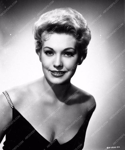 Kim Novak portrait 3609-25