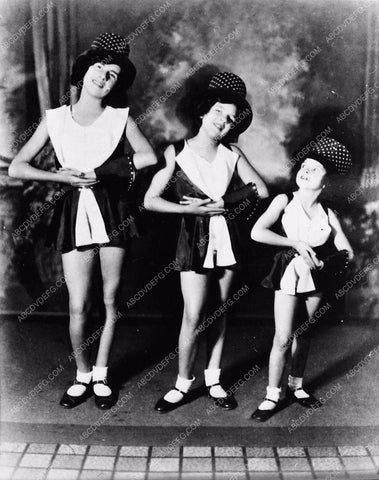 Judy Garland and the Gumm Sisters on stage 3643-33