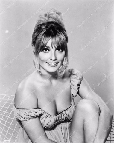 Sharon Tate bare shoulder 3748-28