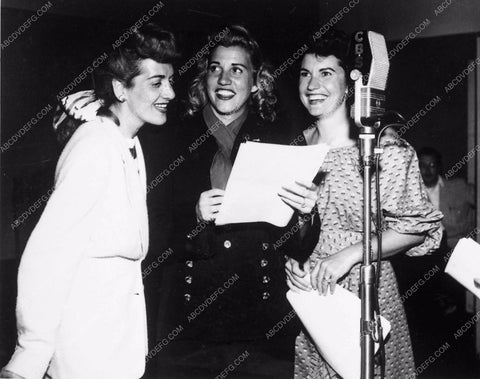 c 1947 Patty Maxene LaVerne Andrews Sisters at CBS Radio 3800-24