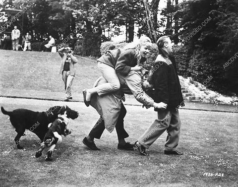 Hayley Mills having fun in the park film The Chalk Garden 4004-03