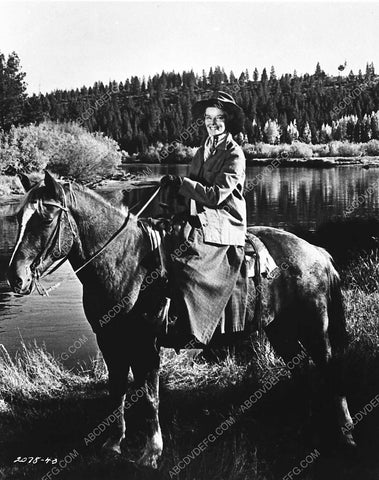 Katharine Hepburn on horseback film Rooster Cogburn 4103-32