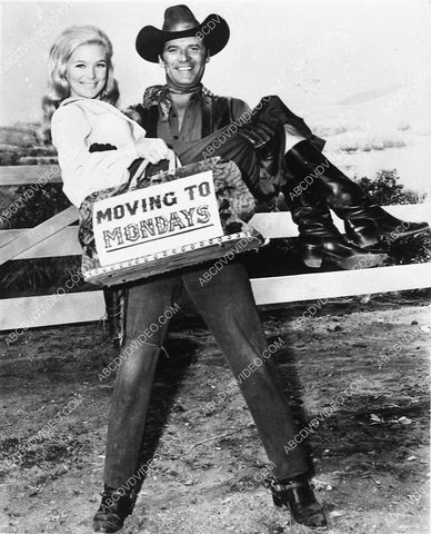 Linda Evans Peter Breck promote TV The Big Valley moving to Mondays 4182-02