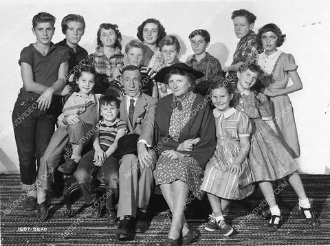 Marjorie Main Percy Kilbride Sherry Jackson and the kids film Ma & Pa Kettle on Vacation 4182-10