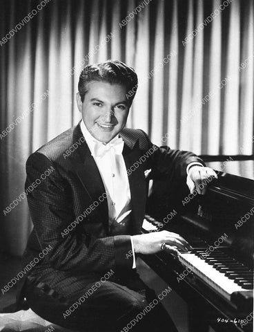music Liberace sitting at the piano 4279-34