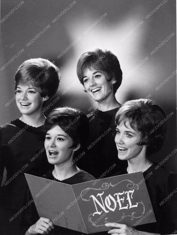 The Lennon Sisters singing group in Noel Christmas 4297-03