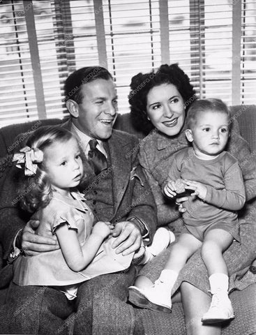 candid George Burns Gracie Allen at home with the kids 4330-06