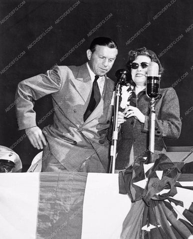 George Burns Gracie Allen doing a public appearance 4330-34
