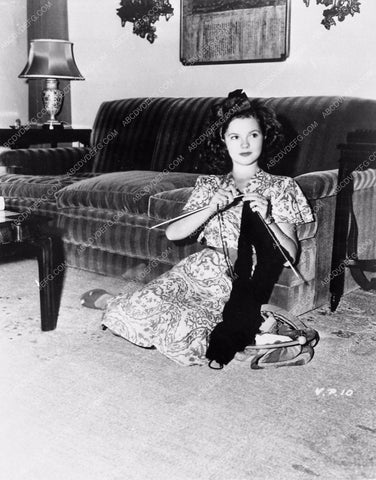 candid Shirley Temple doing a little knitting 4439-15