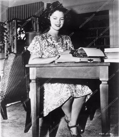 candid Shirley Temple banging at the typewriter 4439-28