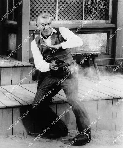 Anthony Quinn in shoot out film Warlock 4447-17