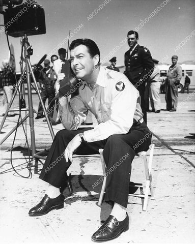 great candid Robert Taylor w giant walkie talkie on set film Above and Beyond 4472-06