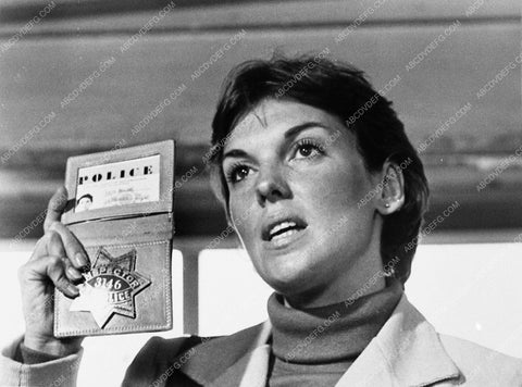 Tyne Daly flashing her badge film The Enforcer 4544-12