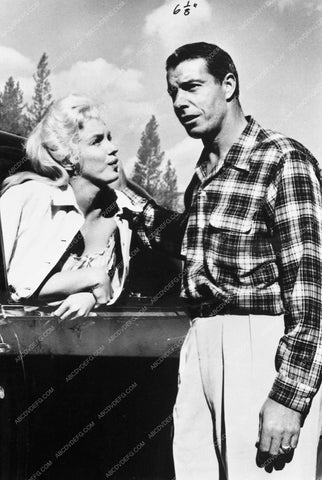 candid Marilyn Monroe Joe DiMaggio at home 4544-26