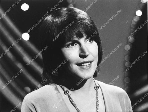 music Helen Reddy on some TV show 4586-02