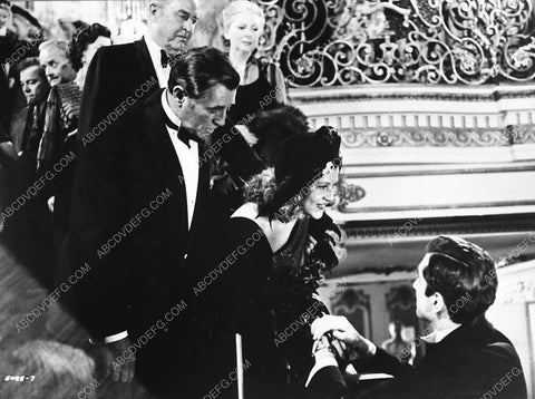 Robert Mitchum and cast film The Last Tycoon 4594-19