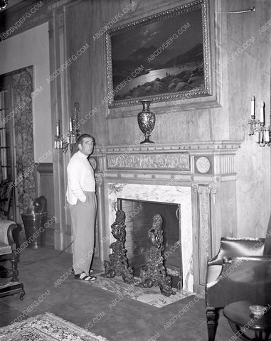 Edward Everett Horton gives newspaper tour of his home 45bx01-07