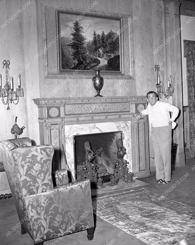Edward Everett Horton gives newspaper tour of his home 45bx01-09