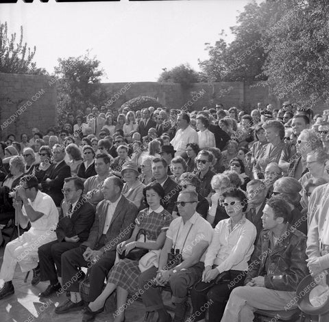 Alan Ladd funeral crowd and onlookers 45bx01-112