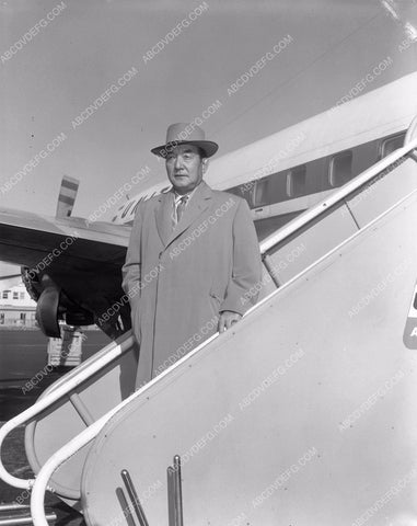 Japanese actor Sessue Hayakawa arrives in Los Angeles 45bx01-43