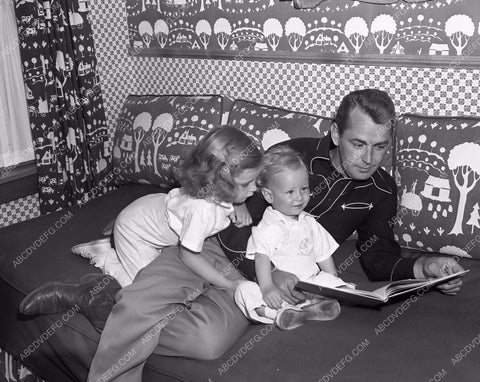 Alan Ladd and family at home for magazine spread 45bx01-81