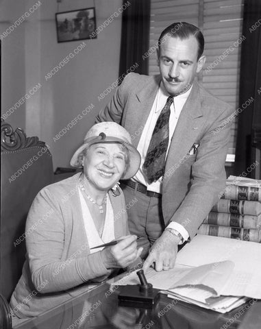 Aimee Semple McPherson's mother Minnie Kennedy signs contract 45bx01-89