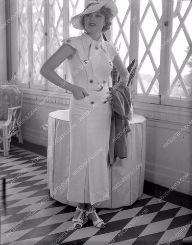 Sally Eilers displays home and fashion for the newspapers 45bx02-60
