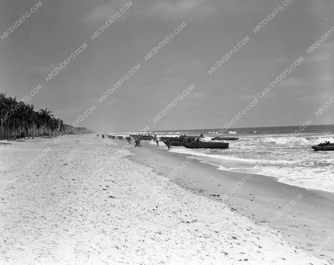 William Bendix Lloyd Nolan cast making of Guadalcanal Diary 45bx04-110