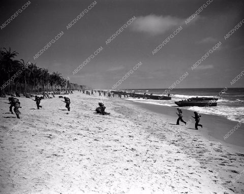 William Bendix Lloyd Nolan cast making of Guadalcanal Diary 45bx04-117