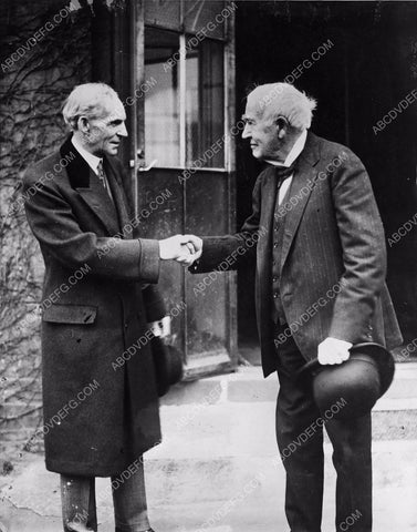 news photo Henry Ford Thomas Edison shaking hands 45bx04-135