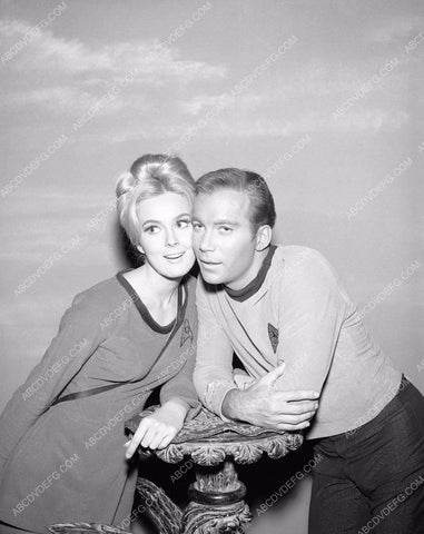 William Shatner and extra babe original TV show Star Trek 45bx05-122