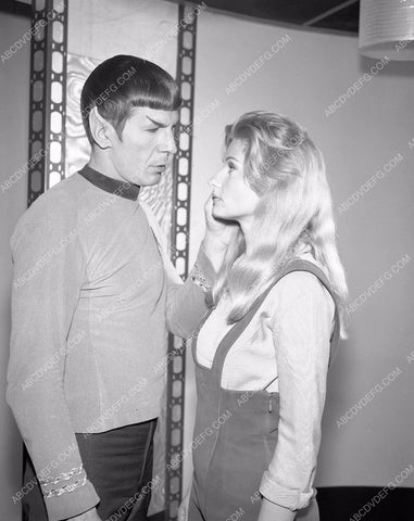 Leonard Nimoy Jill Ireland original TV Star Trek show 45bx05-145