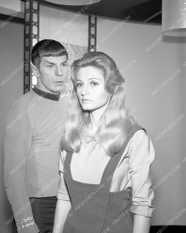 Leonard Nimoy Jill Ireland original TV Star Trek show 45bx05-147