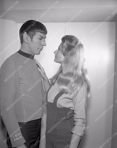 Leonard Nimoy Jill Ireland original TV Star Trek show 45bx05-148